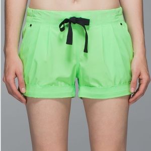 Spring Break Away Short - pistachio 💚